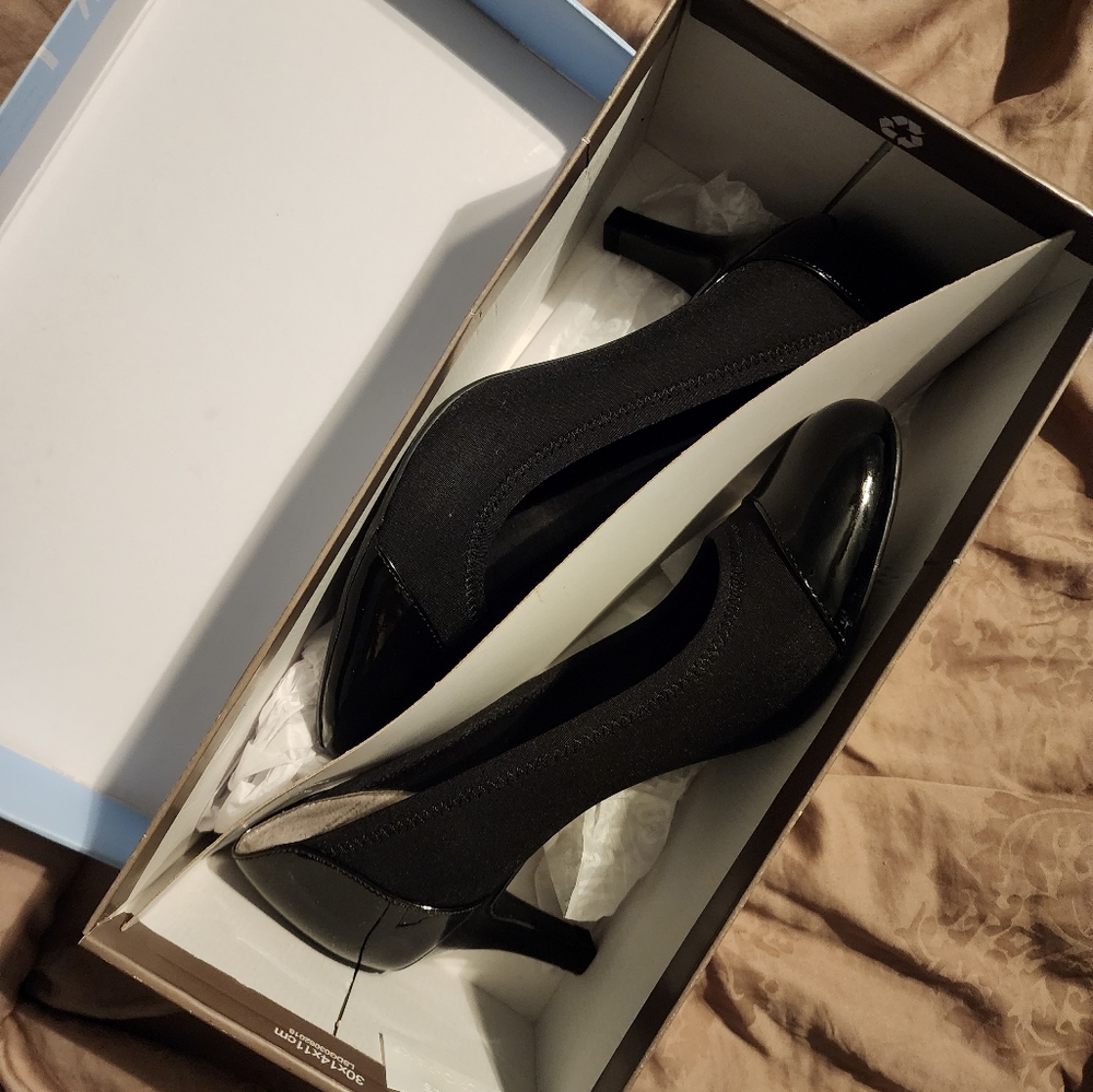 Lifestyle Black Heels - Picture 6 of 6